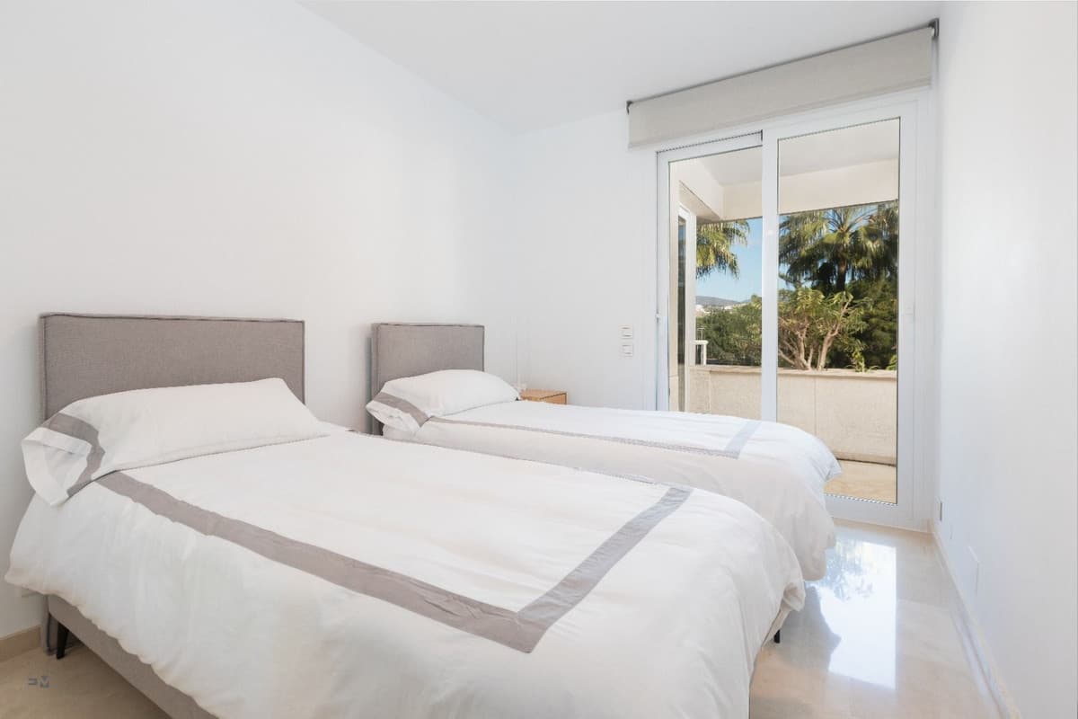 Middle Floor Apartment in Estepona — photo 6 of 10