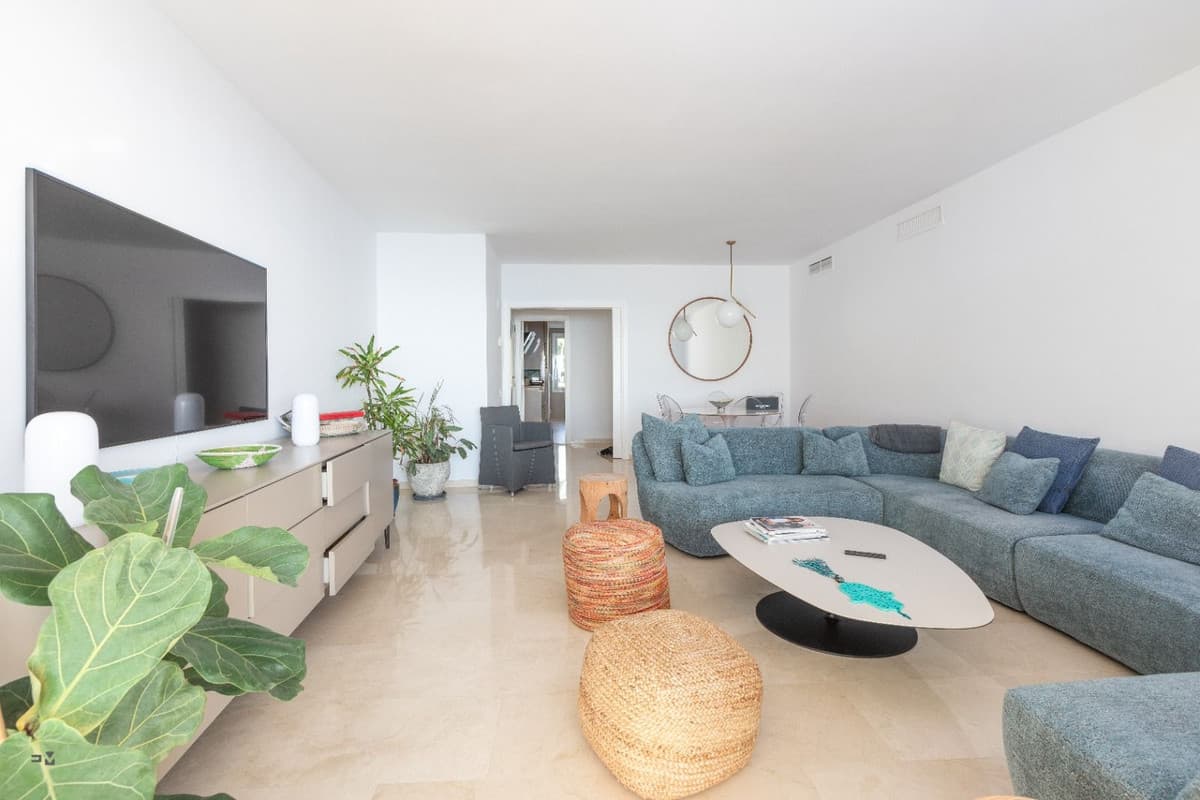 Middle Floor Apartment in Estepona — photo 9 of 10