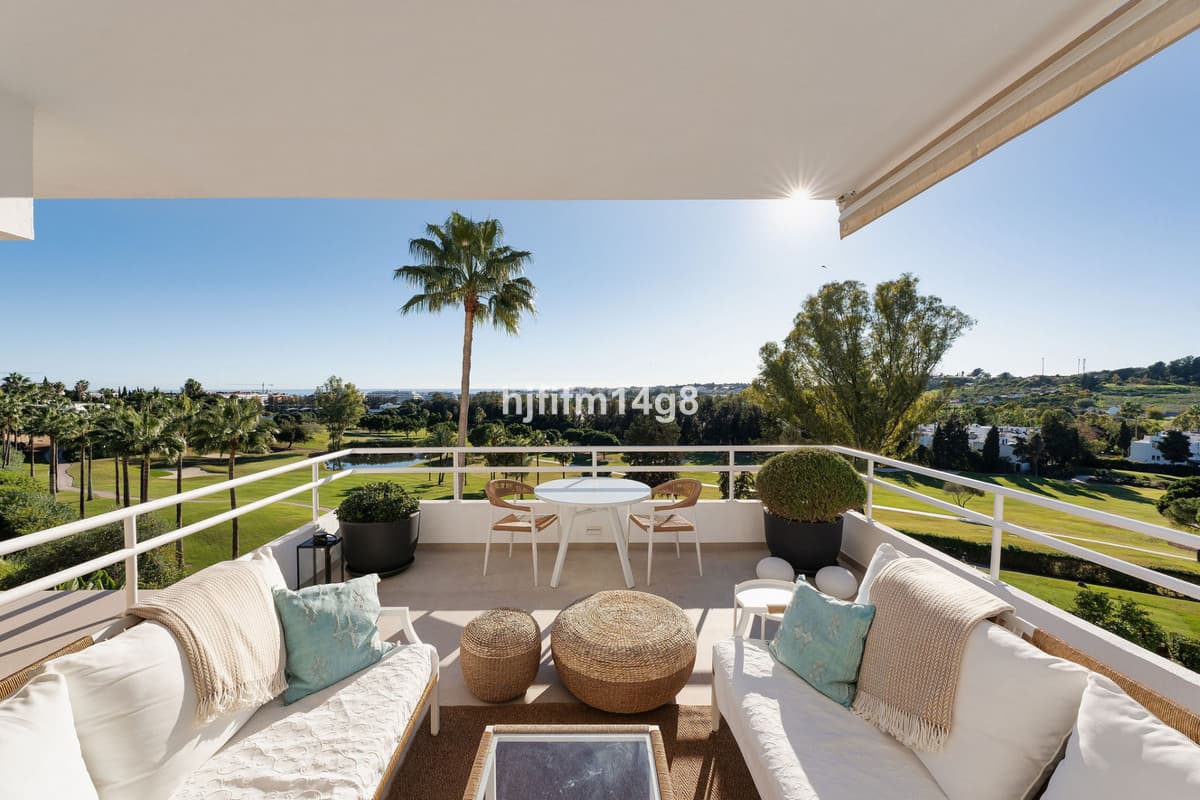Penthouse Duplex in Nueva Andalucía — photo 4 of 10