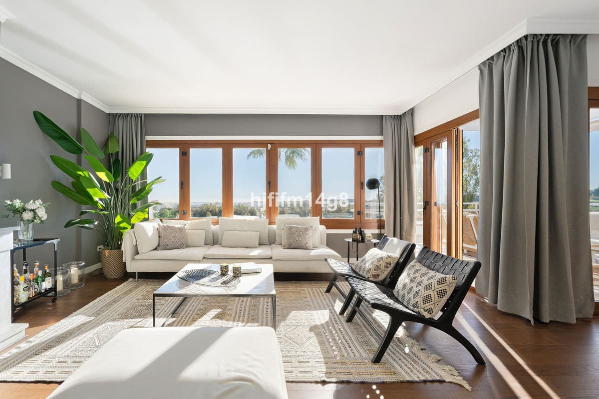 Penthouse Duplex in Nueva Andalucía — photo 7 of 10