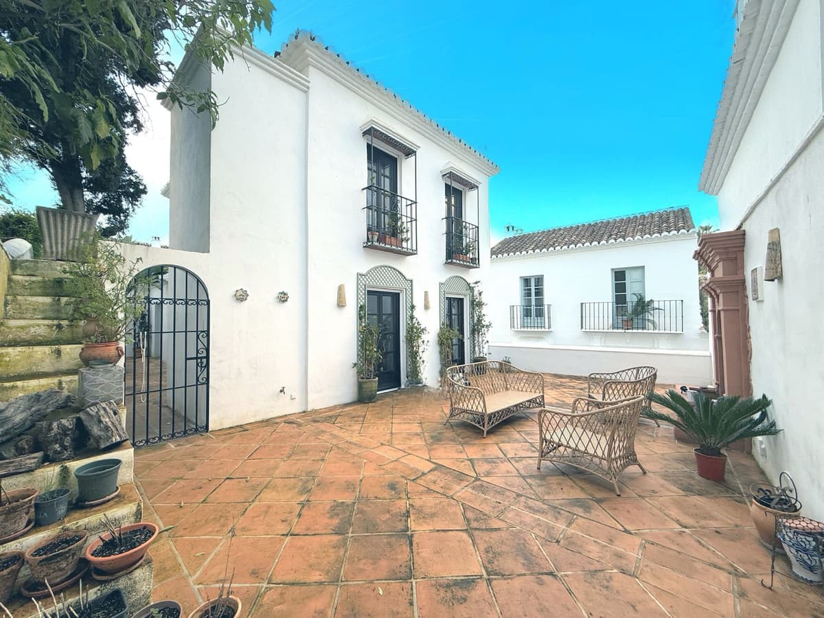 Semi-Detached House in Marbella — photo 1 of 10