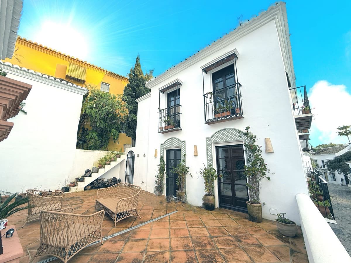 Semi-Detached House in Marbella — photo 2 of 10