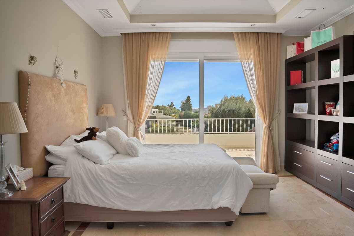 Detached Villa in Nueva Andalucía — photo 5 of 10