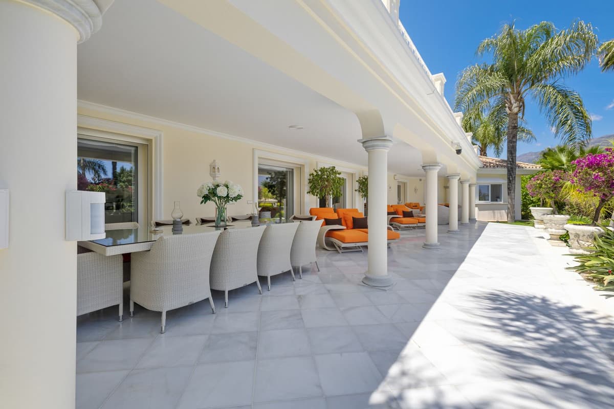 Detached Villa in Nueva Andalucía — photo 3 of 10