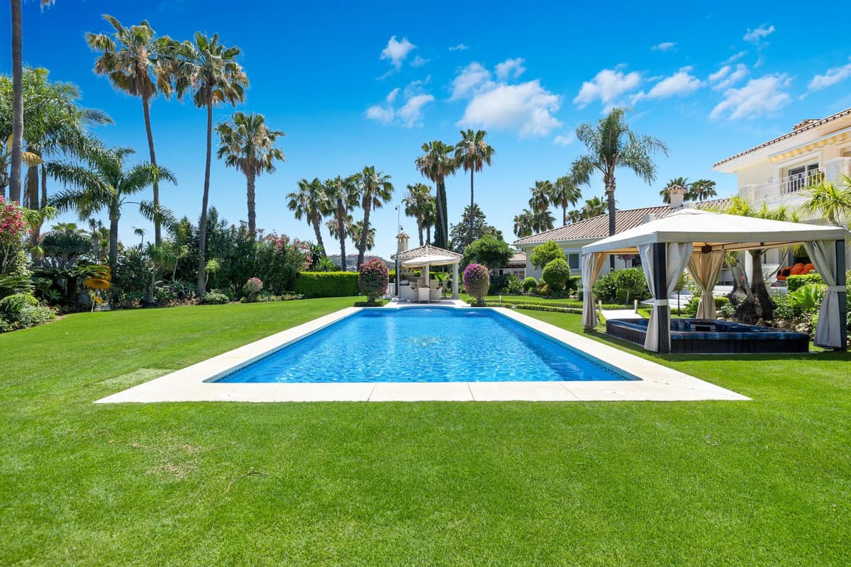 Detached Villa in Nueva Andalucía — photo 10 of 10