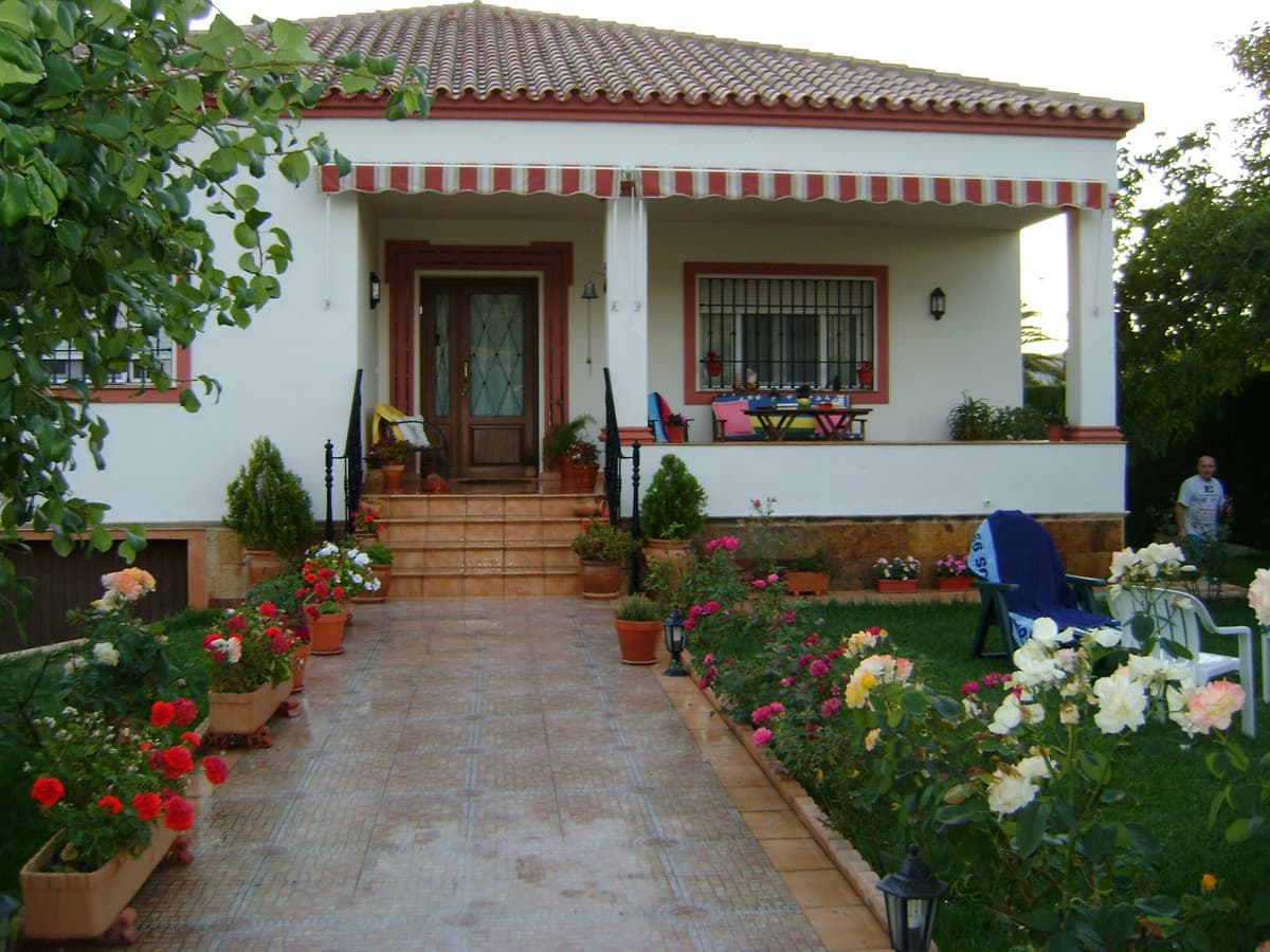 Detached Villa in Cuevas del Becerro — photo 1 of 10