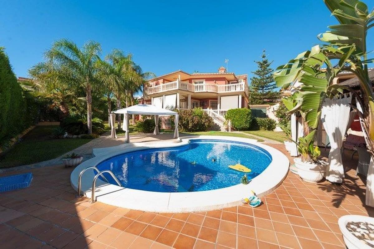 Detached Villa in Playamar — photo 1 of 10