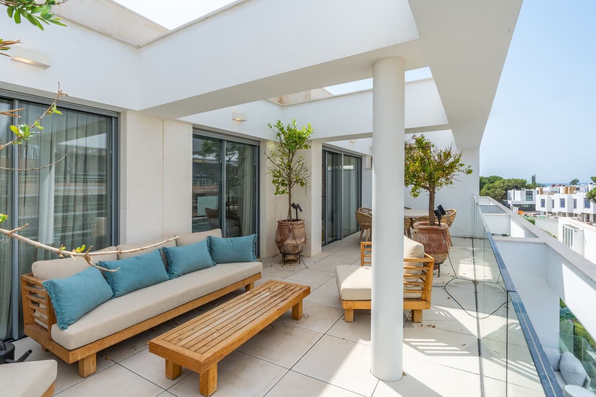 Penthouse in Elviria — photo 1 of 10