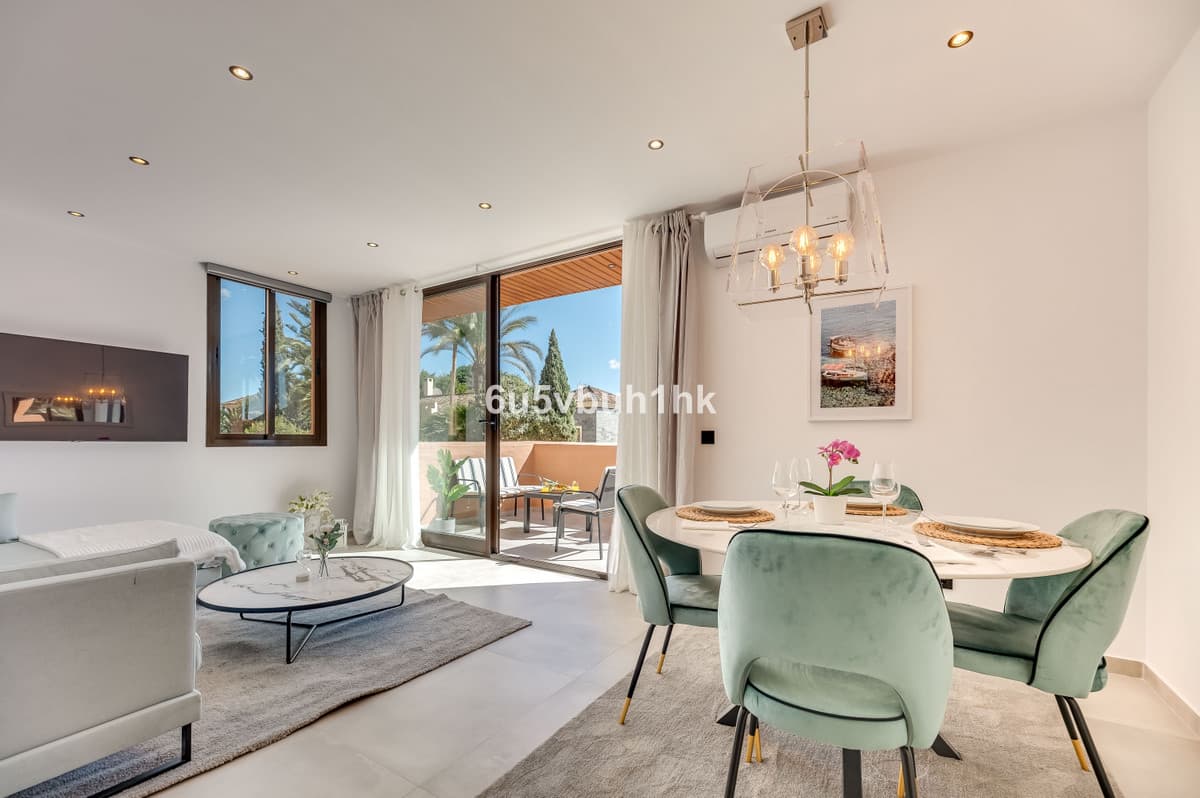 Middle Floor Apartment in Estepona — photo 1 of 10