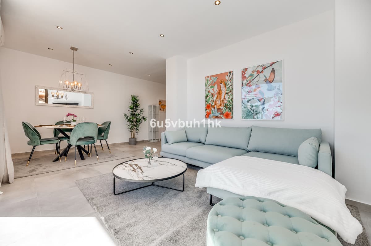 Middle Floor Apartment in Estepona — photo 3 of 10
