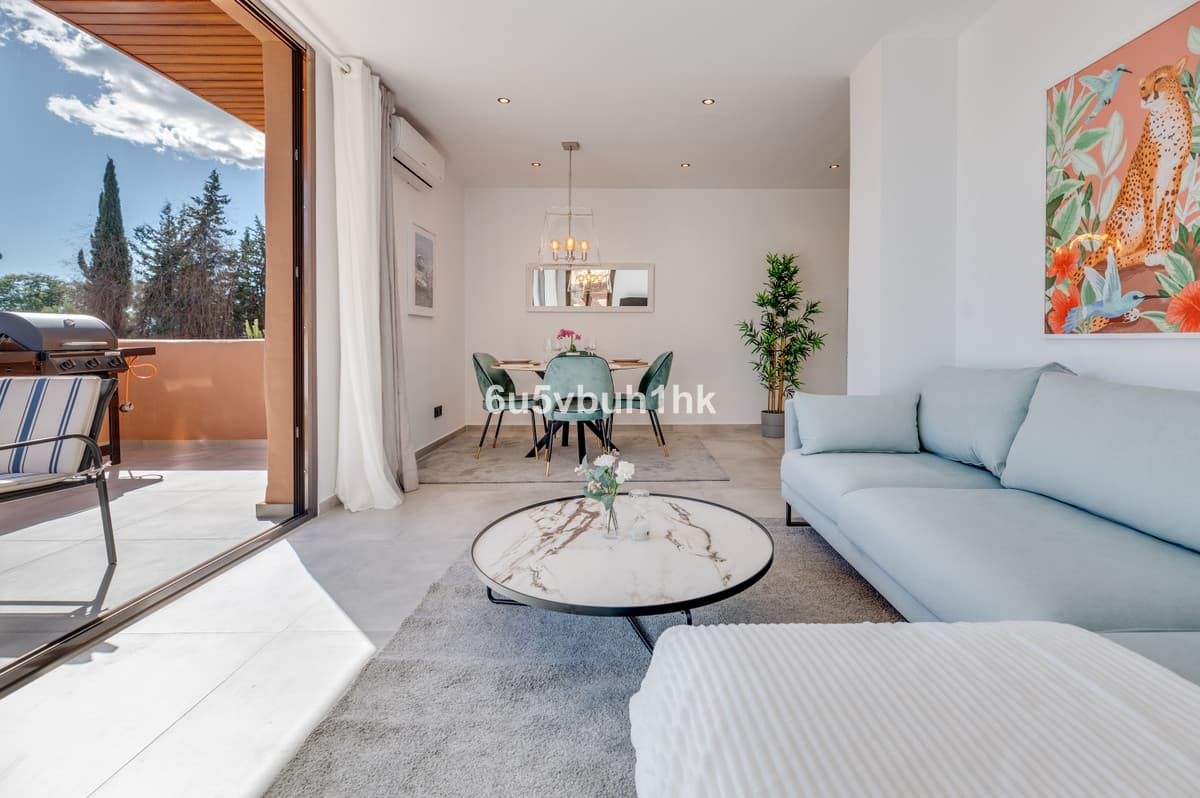 Middle Floor Apartment in Estepona — photo 4 of 10