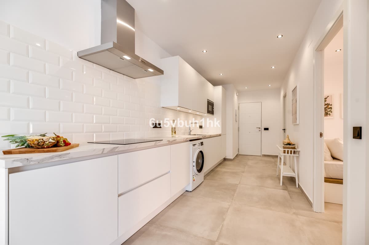 Middle Floor Apartment in Estepona — photo 6 of 10