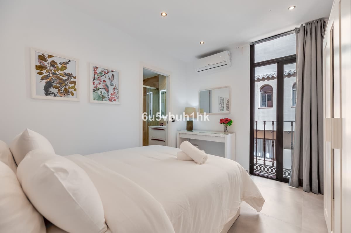 Middle Floor Apartment in Estepona — photo 7 of 10