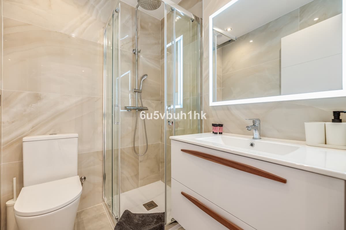 Middle Floor Apartment in Estepona — photo 9 of 10