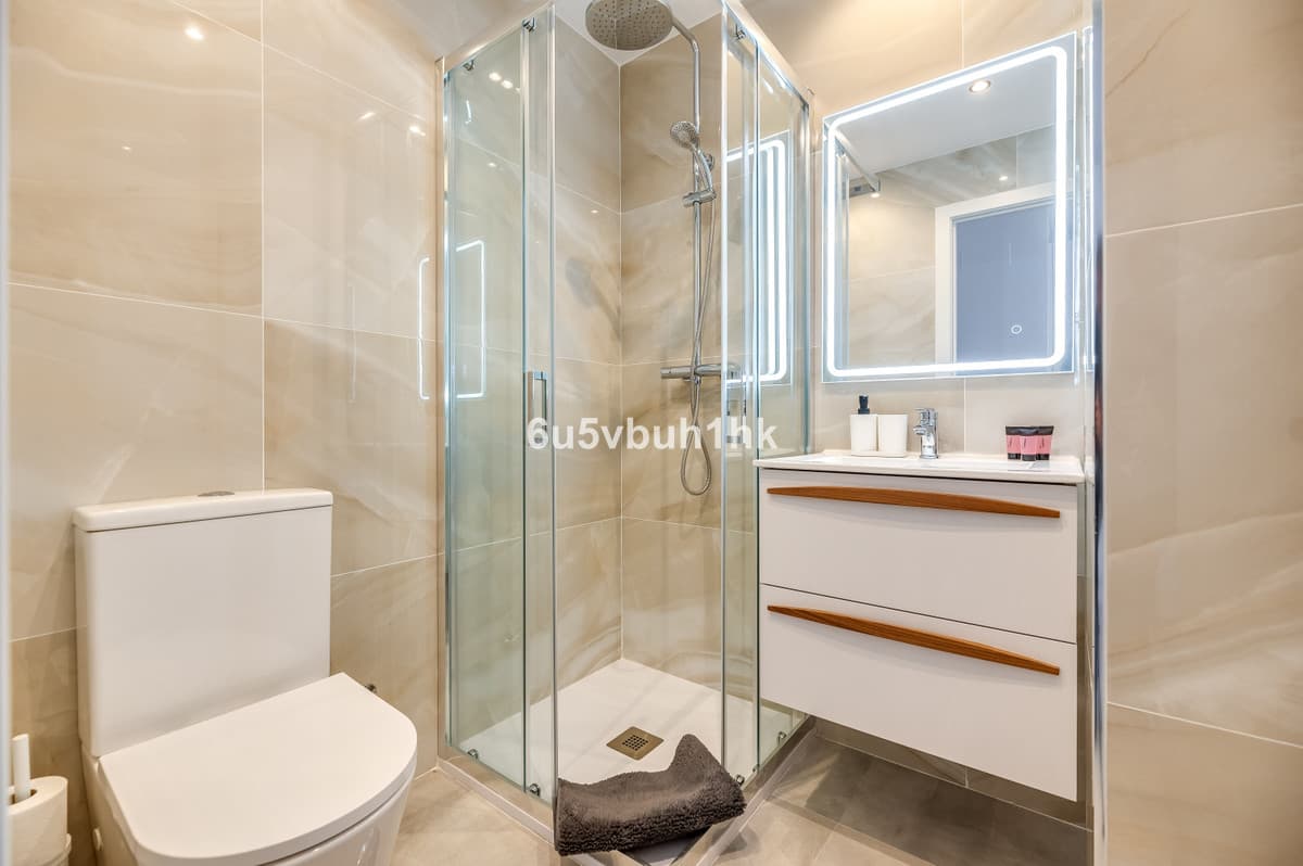 Middle Floor Apartment in Estepona — photo 10 of 10