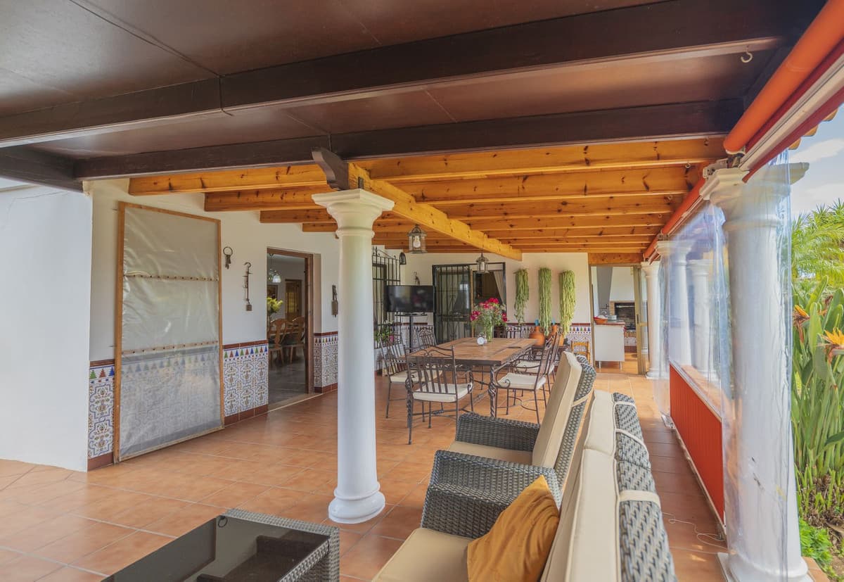 Detached Villa in Las Chapas — photo 4 of 10