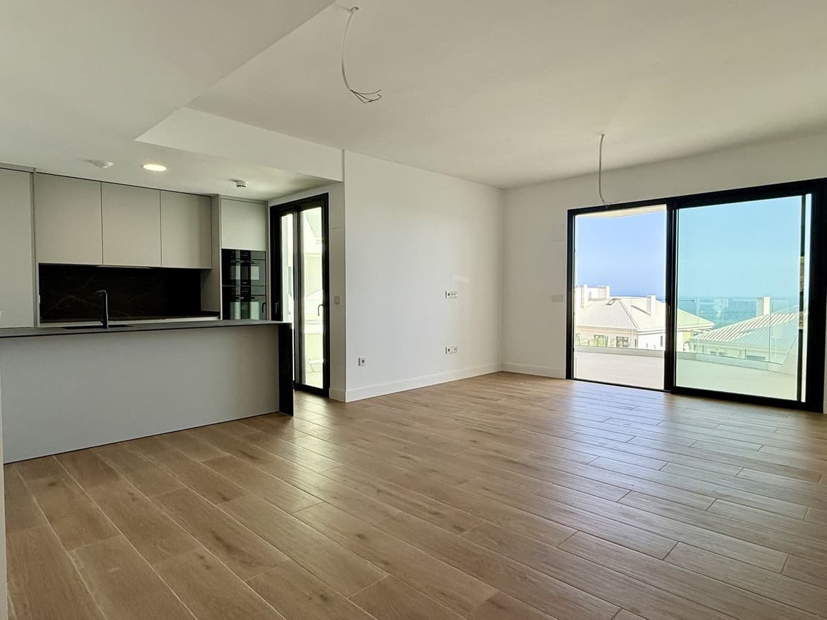 Middle Floor Apartment in Fuengirola — photo 2 of 10
