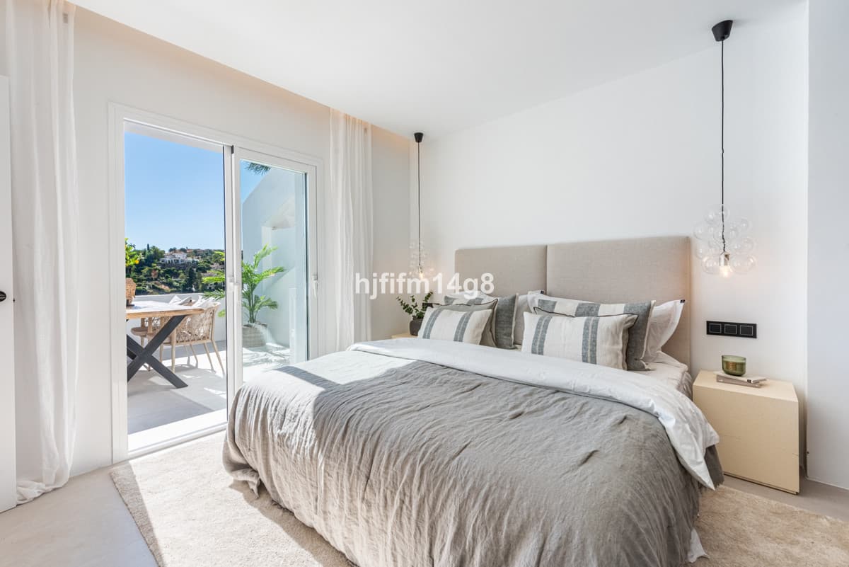 Middle Floor Apartment in La Quinta — photo 9 of 10