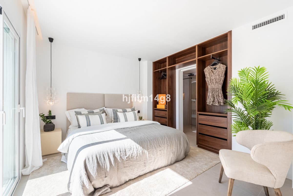 Middle Floor Apartment in La Quinta — photo 10 of 10