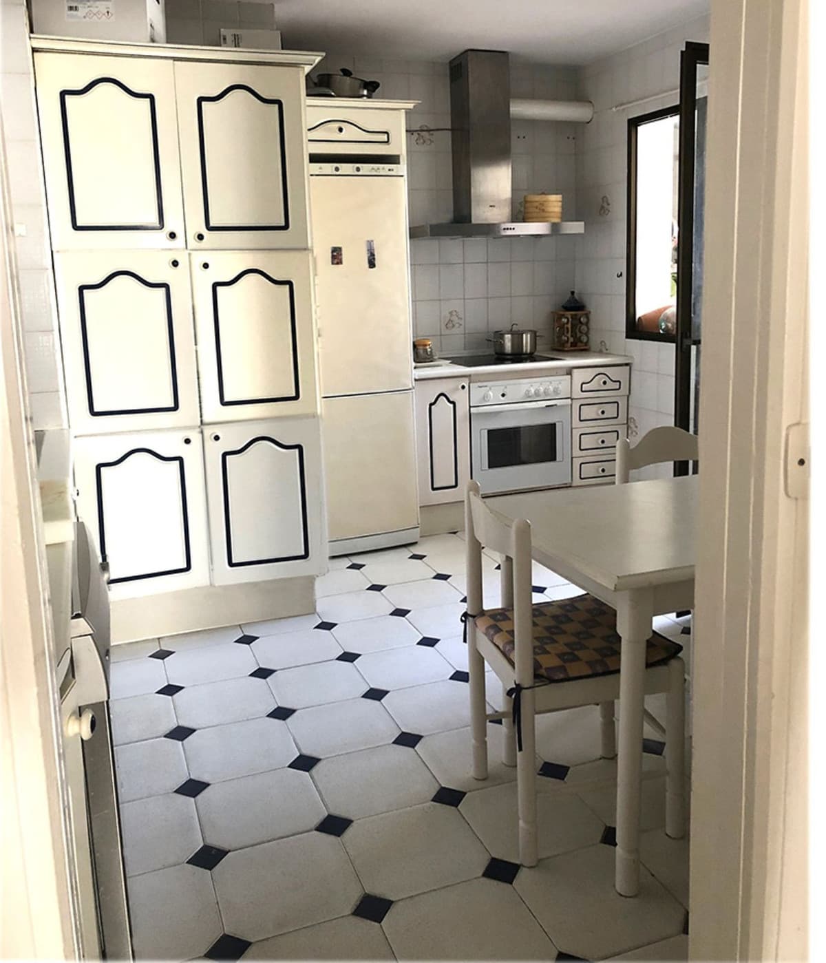 Middle Floor Apartment in Estepona — photo 4 of 10