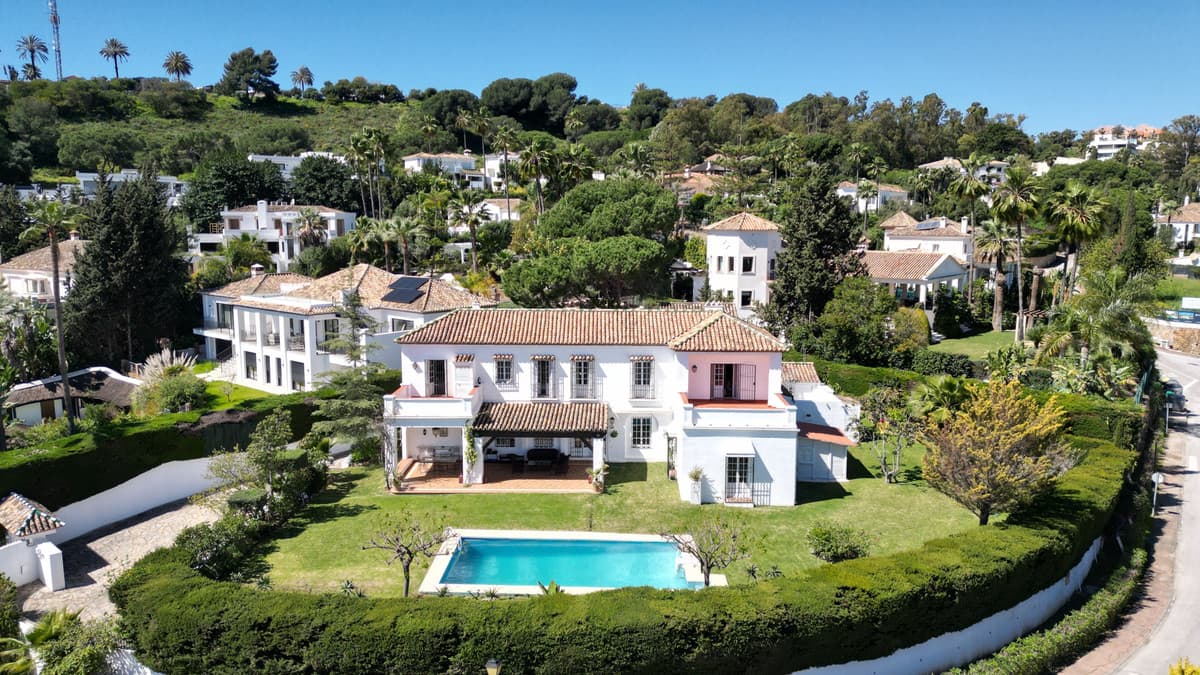 Detached Villa in Las Brisas — photo 1 of 10