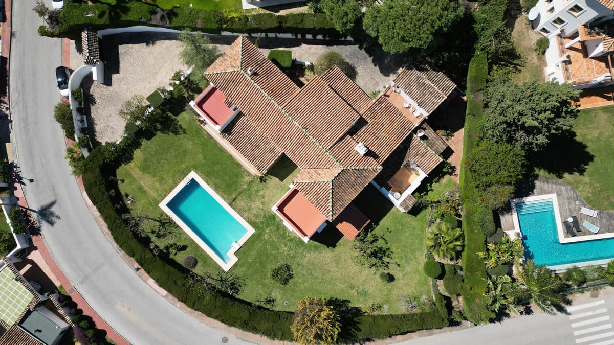 Detached Villa in Las Brisas — photo 2 of 10