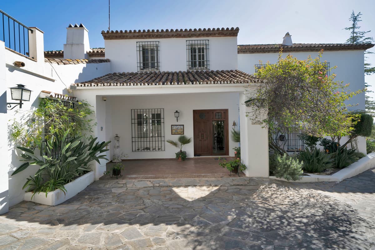 Detached Villa in Las Brisas — photo 4 of 10