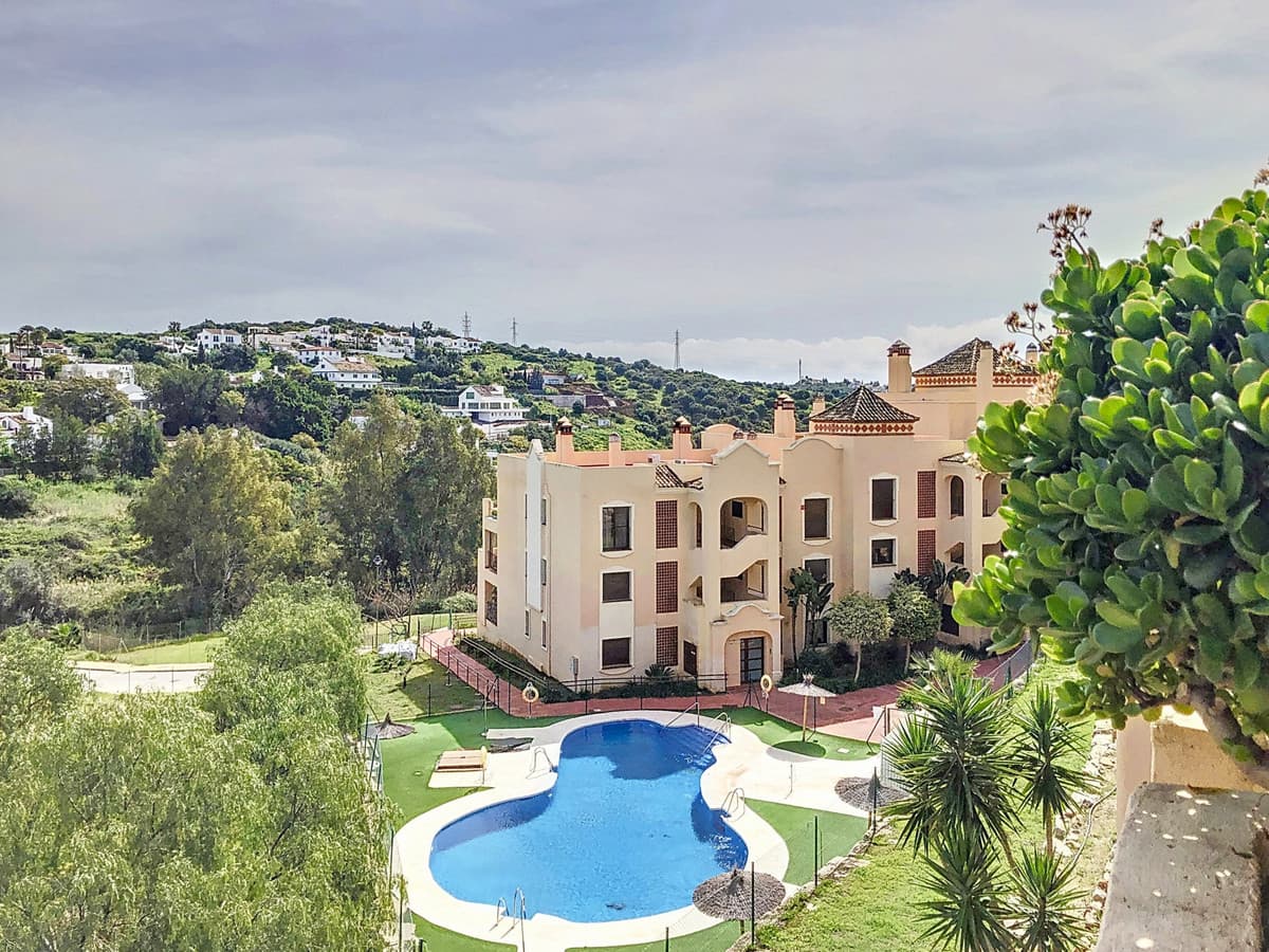 Middle Floor Apartment in Estepona — photo 5 of 10