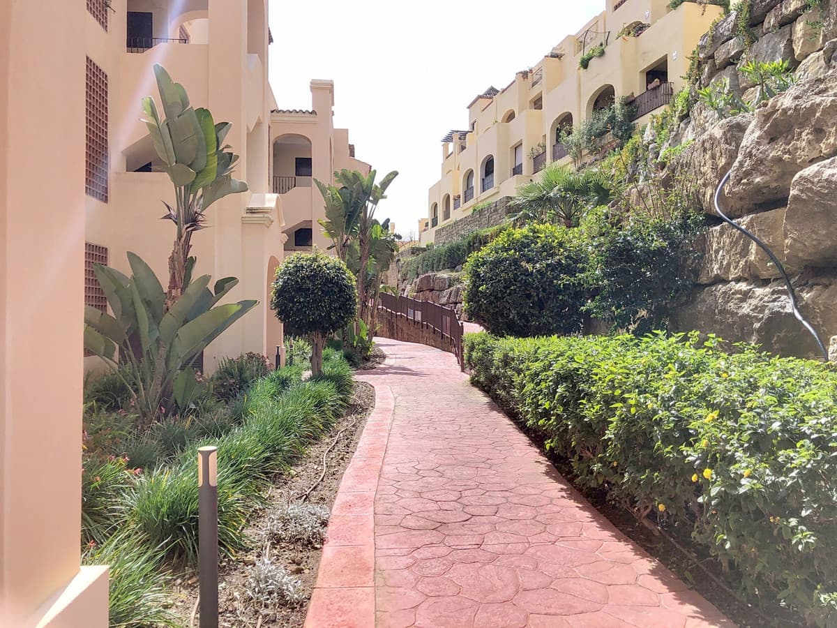 Middle Floor Apartment in Estepona — photo 6 of 10