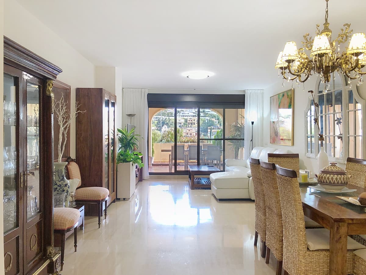 Middle Floor Apartment in Estepona — photo 7 of 10