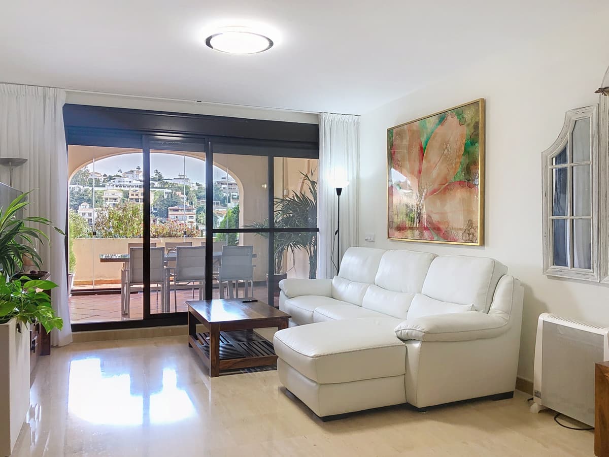 Middle Floor Apartment in Estepona — photo 8 of 10