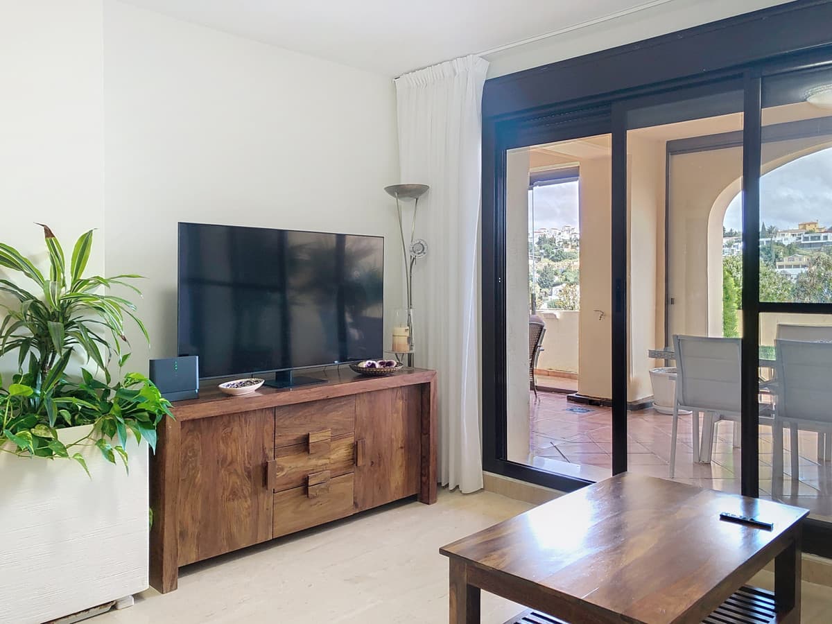 Middle Floor Apartment in Estepona — photo 9 of 10