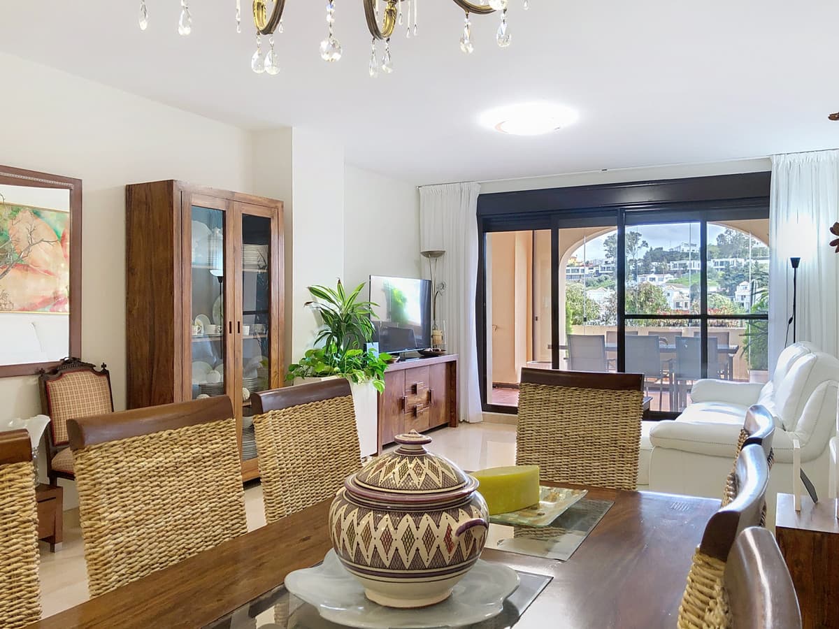 Middle Floor Apartment in Estepona — photo 10 of 10