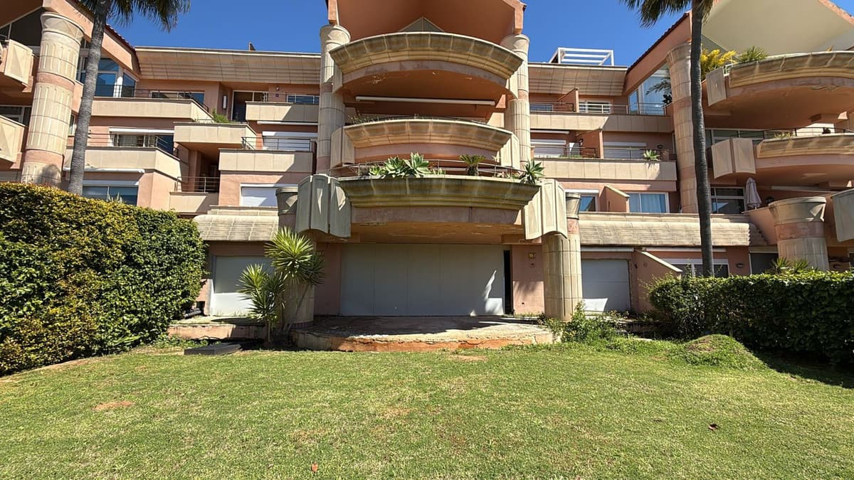 Ground Floor Apartment in Nueva Andalucía — photo 2 of 10