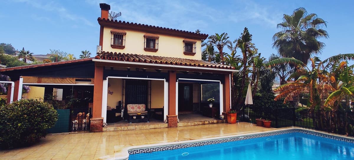 Detached Villa in Alhaurín el Grande — photo 1 of 10
