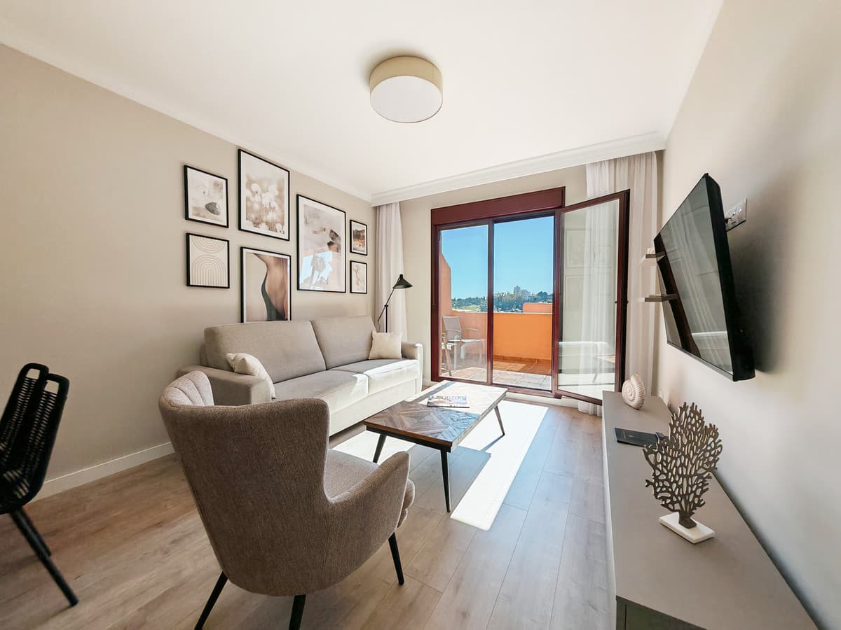 Penthouse in Benahavís — photo 3 of 10