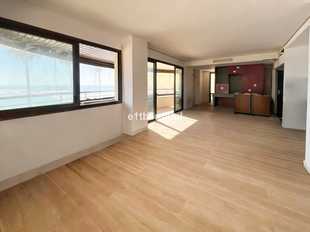 Middle Floor Apartment in Marbella — photo 2 of 10