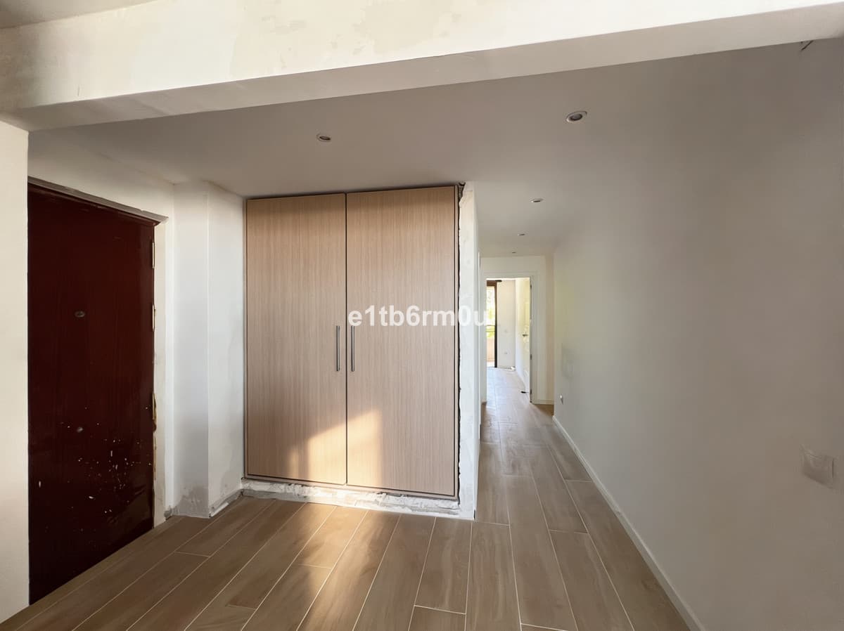 Middle Floor Apartment in Marbella — photo 7 of 10