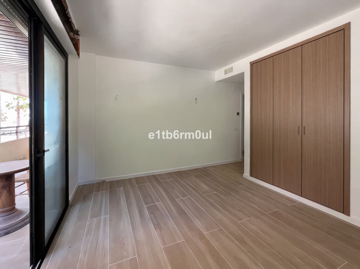 Middle Floor Apartment in Marbella — photo 9 of 10