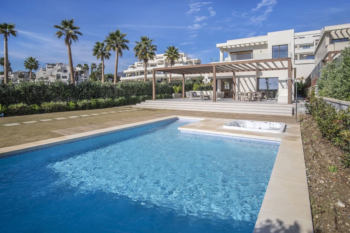 Detached Villa in New Golden Mile — photo 1 of 10