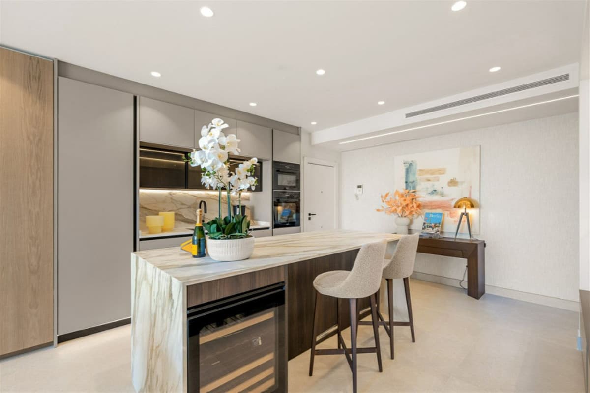 Middle Floor Apartment in New Golden Mile — photo 7 of 10