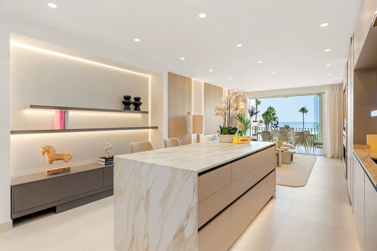 Middle Floor Apartment in New Golden Mile — photo 8 of 10
