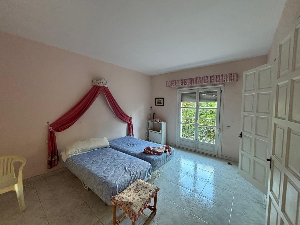 Middle Floor Apartment in Nueva Andalucía — photo 4 of 10
