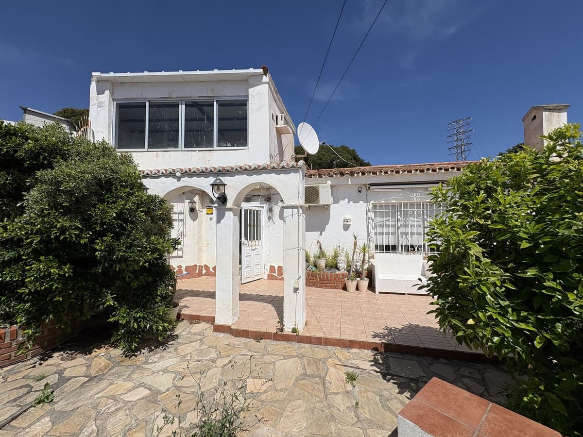Semi-Detached House in Torreblanca — photo 2 of 10