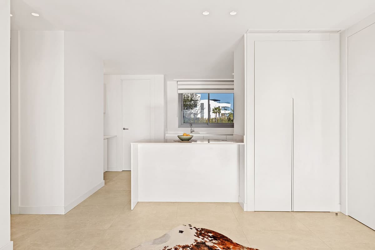 Middle Floor Apartment in Santa Clara — photo 9 of 10
