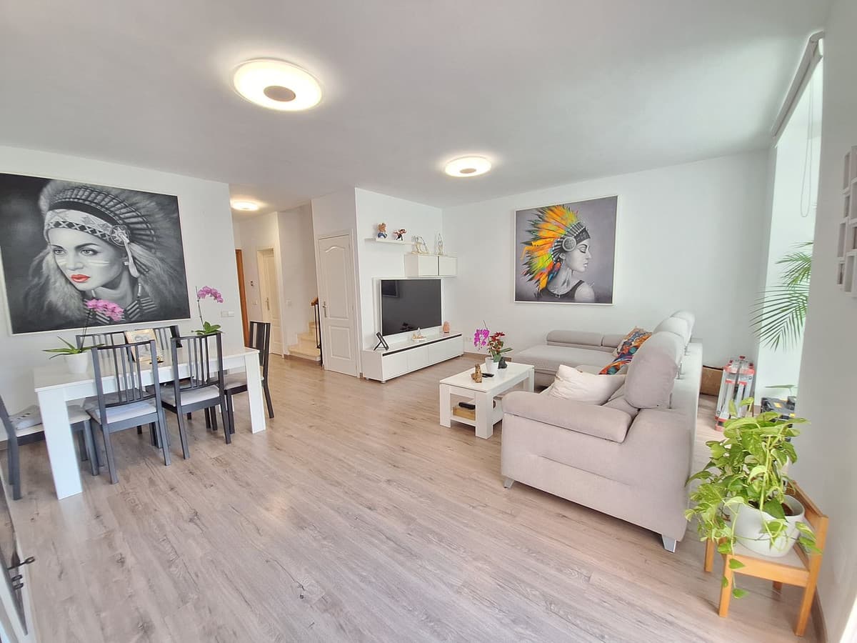 Townhouse in Estepona — photo 1 of 10