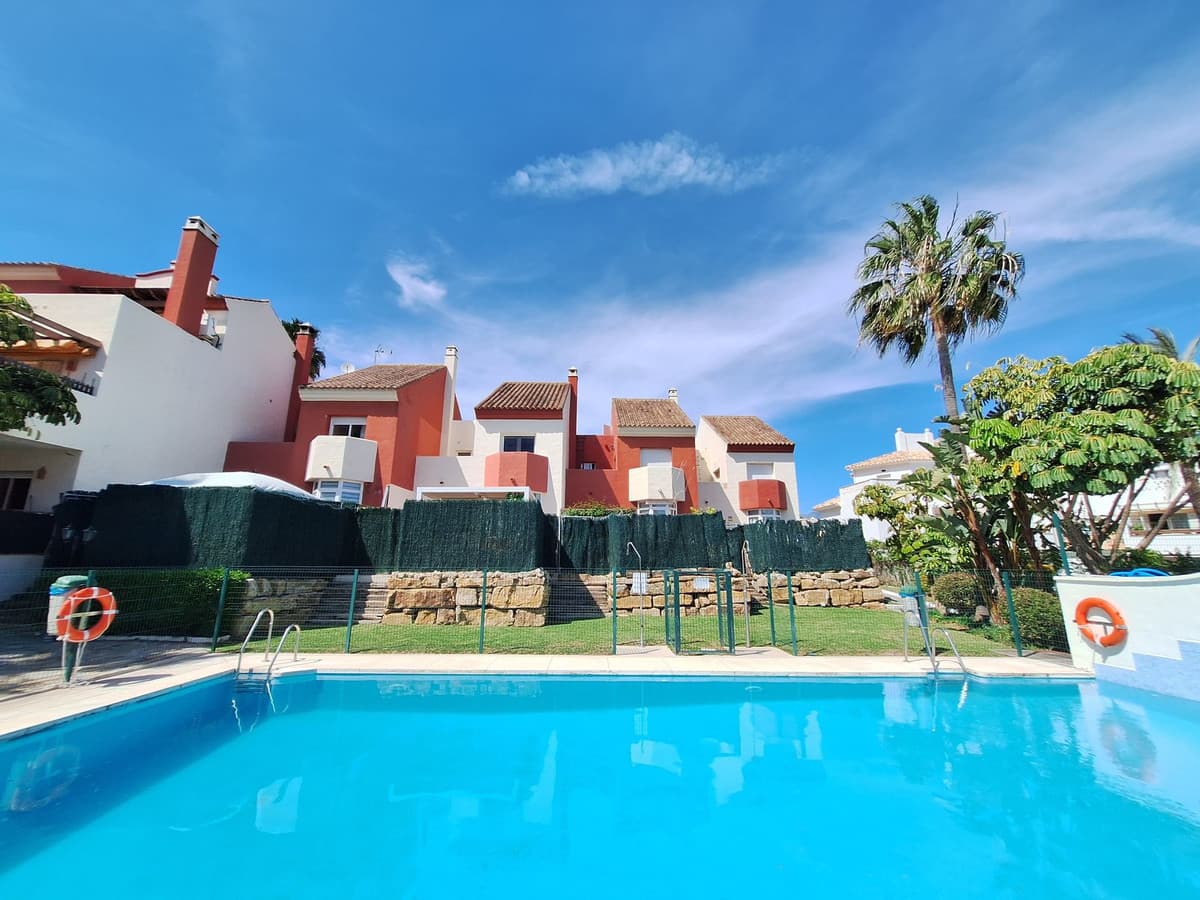 Townhouse in Estepona — photo 2 of 10