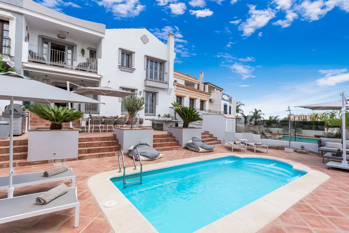 Townhouse in La Heredia — photo 1 of 10