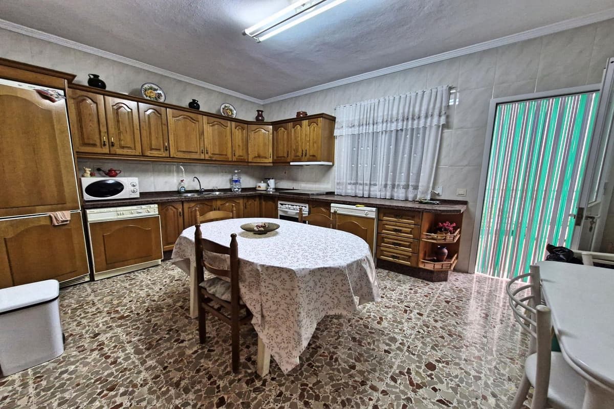 Townhouse in Guaro — photo 7 of 10