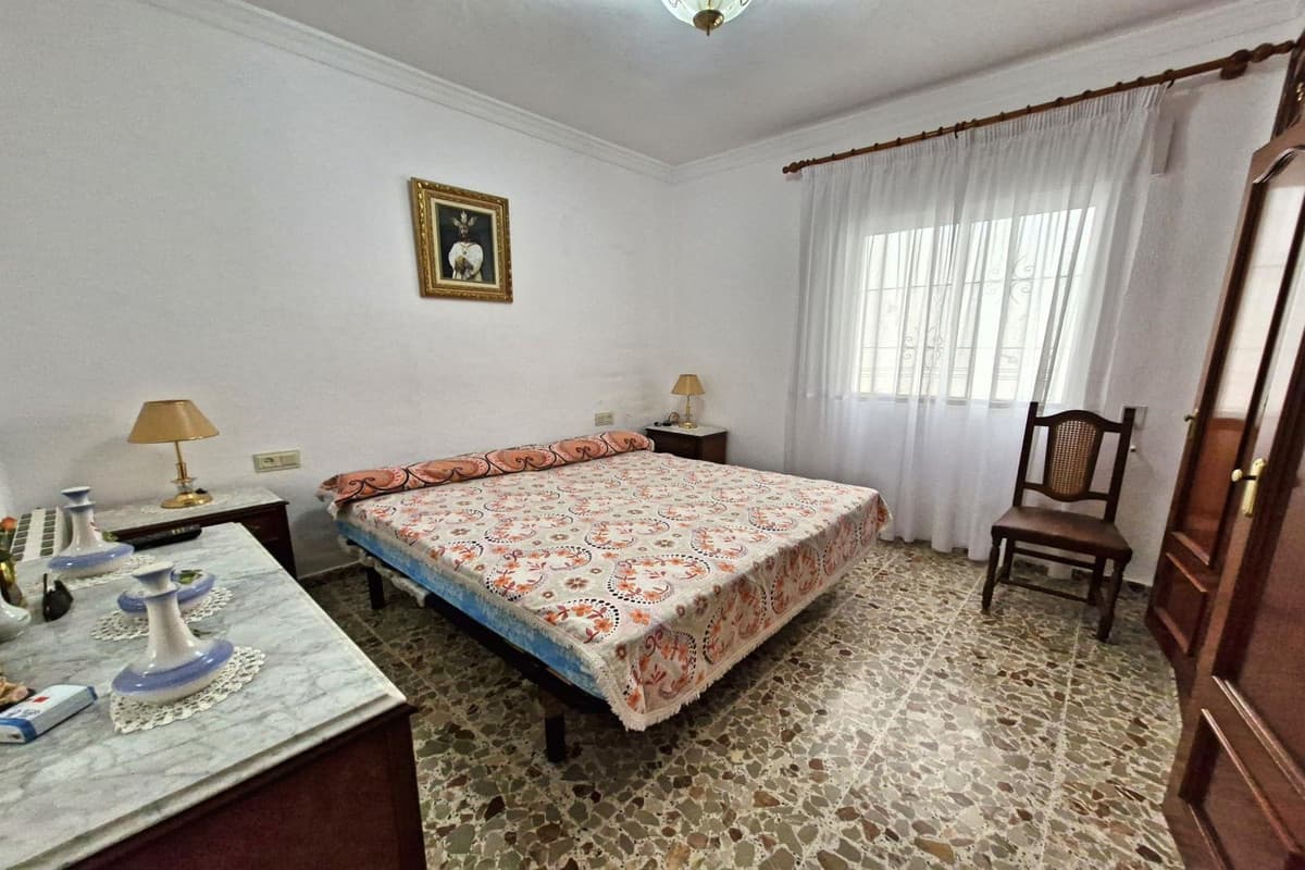 Townhouse in Guaro — photo 8 of 10